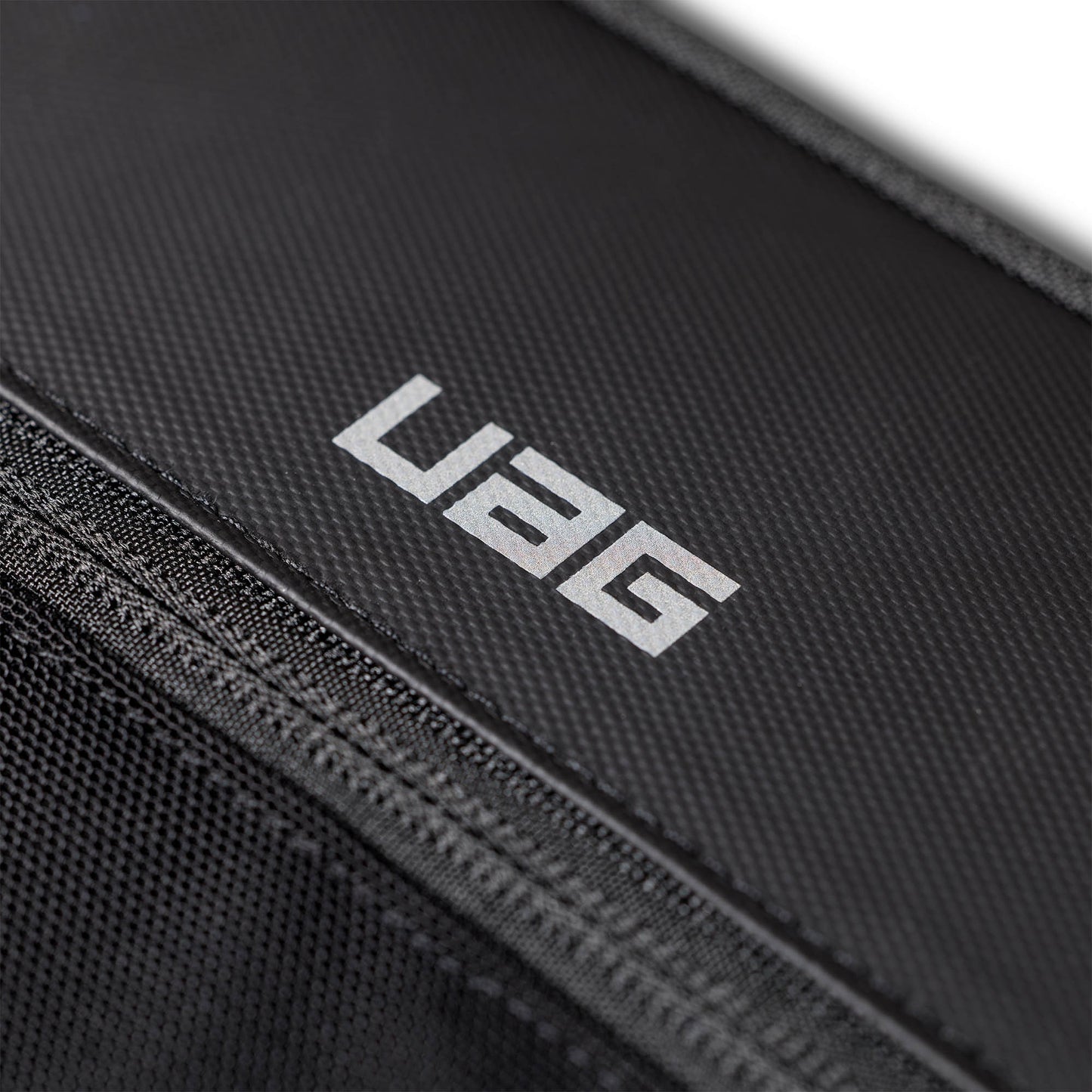 UAG Dryout 16inch Ultimate Laptop Sleeve - Black - 15-15684