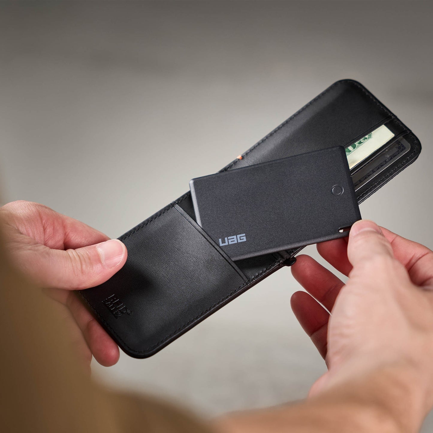 UAG Metropolis Kevlar MagSafe Wallet w/Tracker - Black - 15-15729